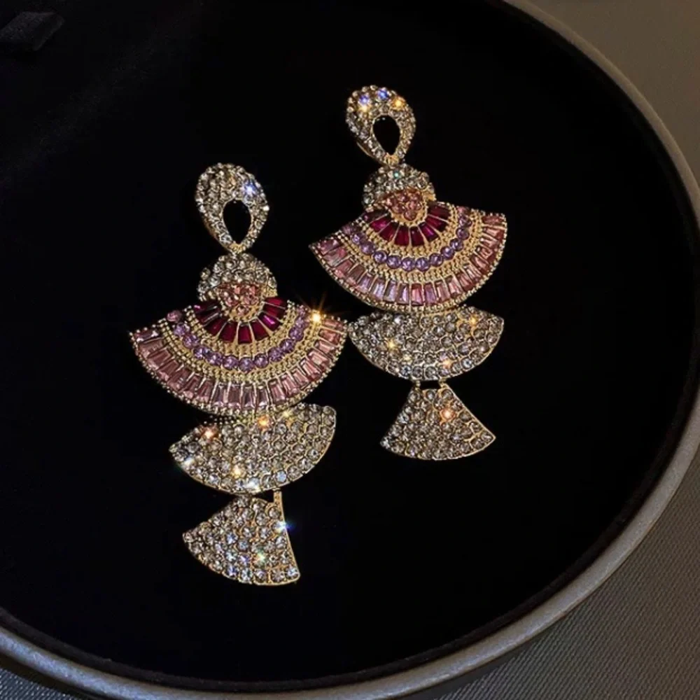 🌟 Pink Long Rhinestone Earrings - Picture 1 of 4